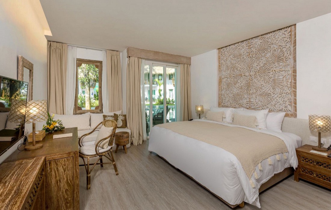 Grand Deluxe Lagoon Room